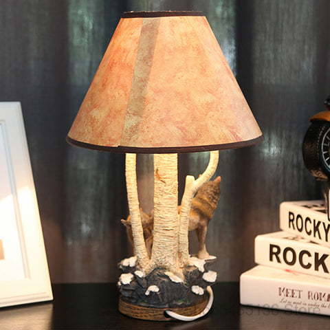 Majestic Resin Wolf Lamp